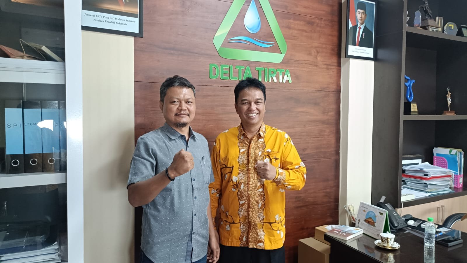 Direktur Utama Perumda Delta Tirta Sidoarjo, Dwi Hary Soeryadi.(Baju kuning)
