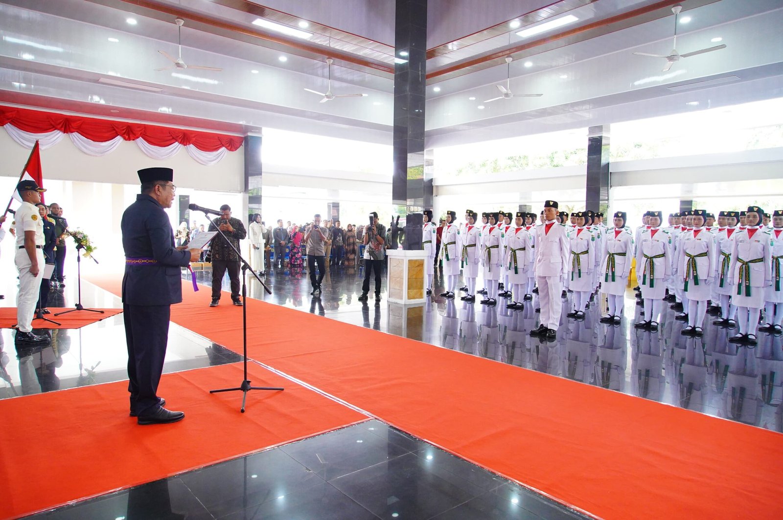 Bupati Muba Kukuhkan 75 Anggota Paskibraka Siap Kibarkan Merah Putih di HUT ke-80 RI