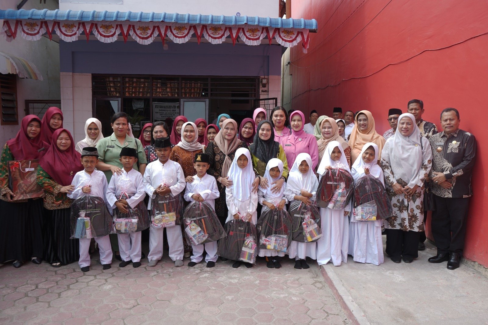 Pemerintah dan TP PKK Asahan Salurkan Bantuan Sembako Jelang HUT ke-80 RI