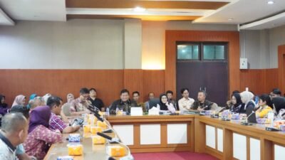 Sekretaris Daerah Banyuasin, Ir. Erwin Ibrahim memimpin rapat terkait dengan pengamanan barang milik daerah dan percepatan pensertifikatan tanah milik daerah