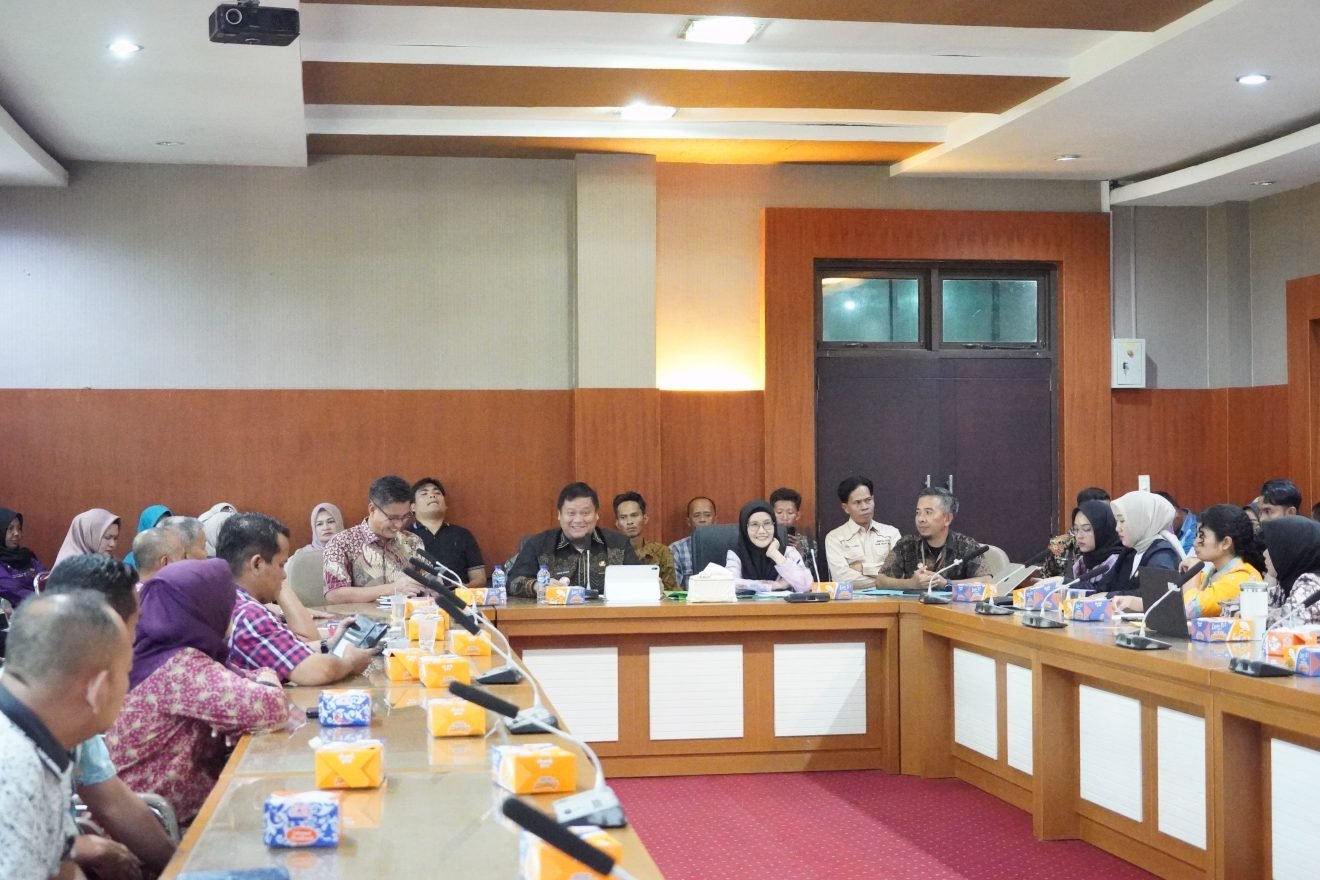 Sekretaris Daerah Banyuasin, Ir. Erwin Ibrahim memimpin rapat terkait dengan pengamanan barang milik daerah dan percepatan pensertifikatan tanah milik daerah