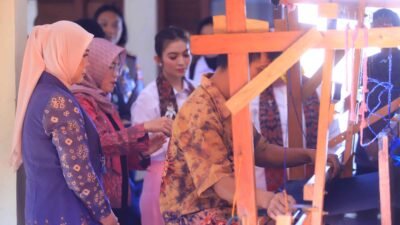 Ketua Umum Dewan Kerajinan Nasional (Dekranas) Selvi Gibran dalam rangkaian kunjungan kerjanya ke Palembang, Sabtu (2/8/2025).