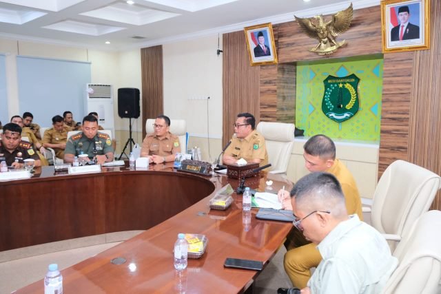 Bupati Toha saat memimpin Rapat Koordinasi Antisipasi Karhutbunlah dan Sosialisasi Permen Pertanian Nomor 6 Tahun 2025