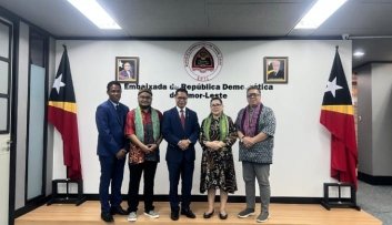 Caption : Duta Besar Republik Demokratik Timor Leste Mr. Roberto Sarmento de Oliveira Soares menyambut hangat kedatangan GKR Pakoe Boewono, KRA. Samsul A. Wijoyonagoro dan KRA. Tundra Meliala Wartonagoro di kantor Kedutaan Timor Leste, Jakarta Selatan, Senin (4/8/2025)