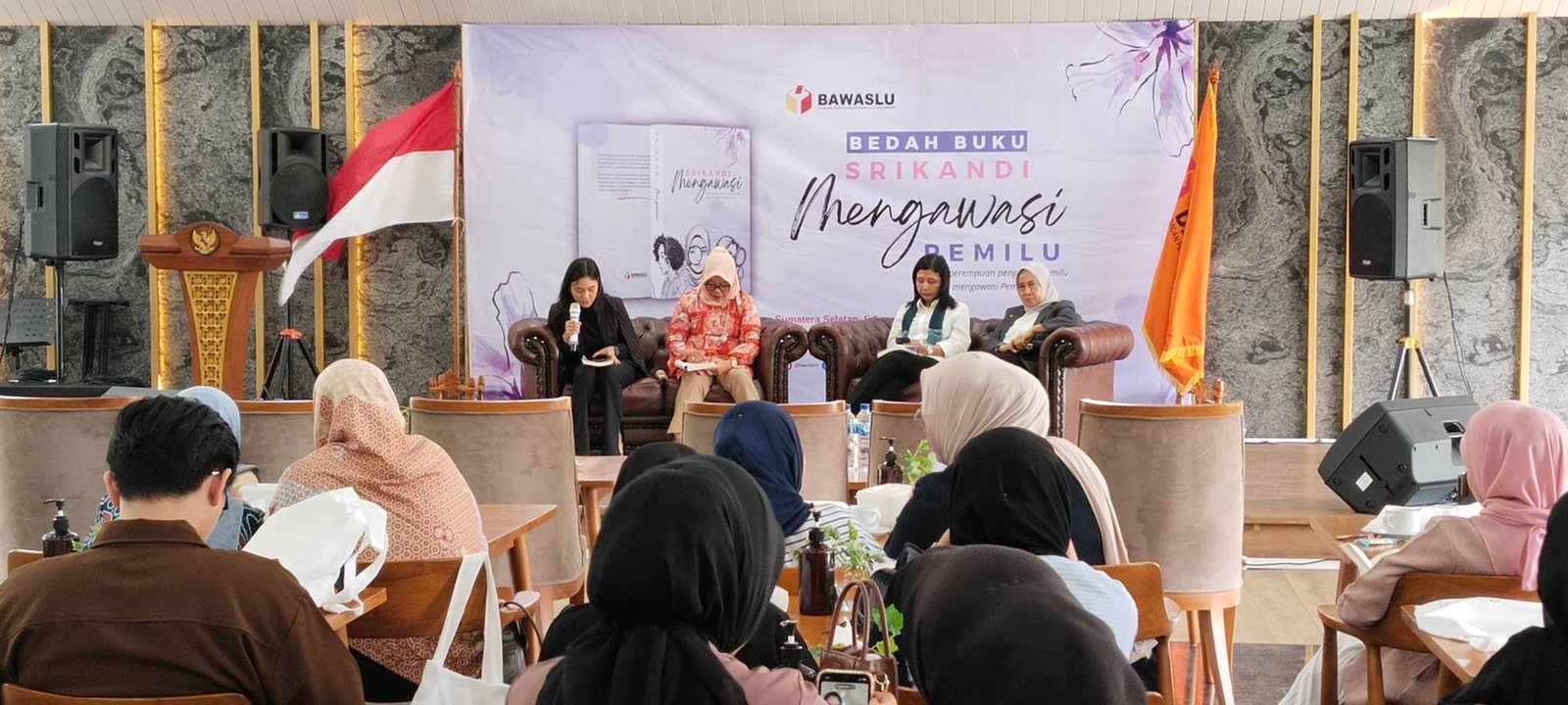 kegiatan bedah buku bertajuk “Srikandi Mengawasi Pemilu: Kisah Perempuan Pengawas Pemilu dalam Mengawasi Pemilu 2024”.