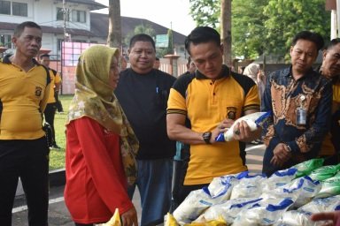 Polres Muara Enim Menggelar Gerakan Pasar Murah