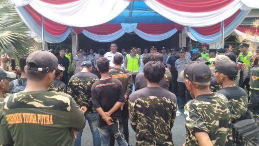 Puluhan massa yang tergabung dalam Organisasi Pemuda Panca Marga (PPM) Kabupaten Pali menggelar aksi damai