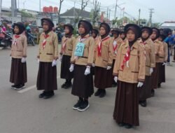 Tampilkan Atraksi Berbaris, Lomba Gerak Jalan Indah Antar Pelajar SD dan SMP Seru dan Meriah