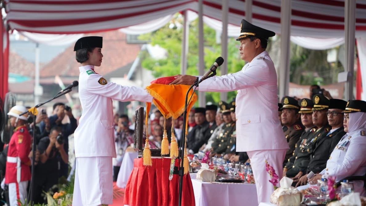 Upacara Bendera HUT RI KE 80 Kabupaten Muara Enim Berjalan Khidmat