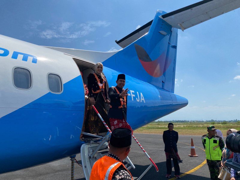 Bupati Jember, Muhammad Fawait meresmikan penerbangan Jember - Jakarta