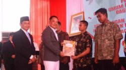 Wakil Gubernur Sumatera Selatan (Sumsel) H. Cik Ujang menyerahkan Surat Keputusan (SK) Remisi Umum dan Remisi