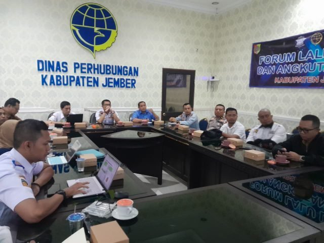 rapat evaluasi Forum LLAJ yang digelar di Kantor Dinas Perhubungan (Dishub) Jember
