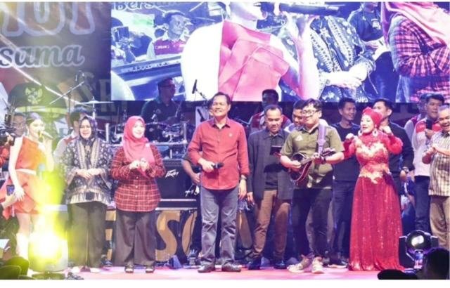 Wawa Marisa dan Sridevi Hibur Masyarakat Muara Enim