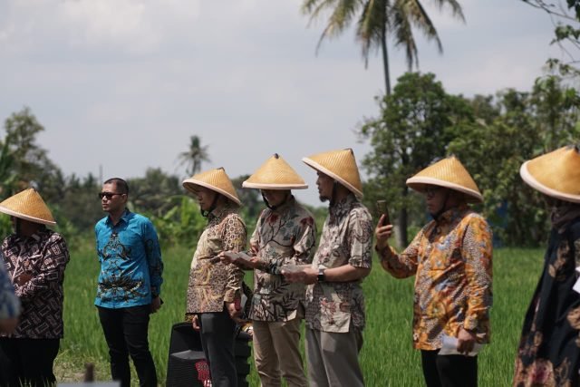 Dukung Swasembada Pangan Nasional, PTBA dan UGM Hadirkan Produk Kalium Humat dari Hilirisasi Batubara