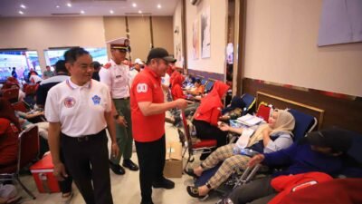 Gubernur Sumsel Dr. H. Herman Deru hadir langsung di lokasi donor darah
