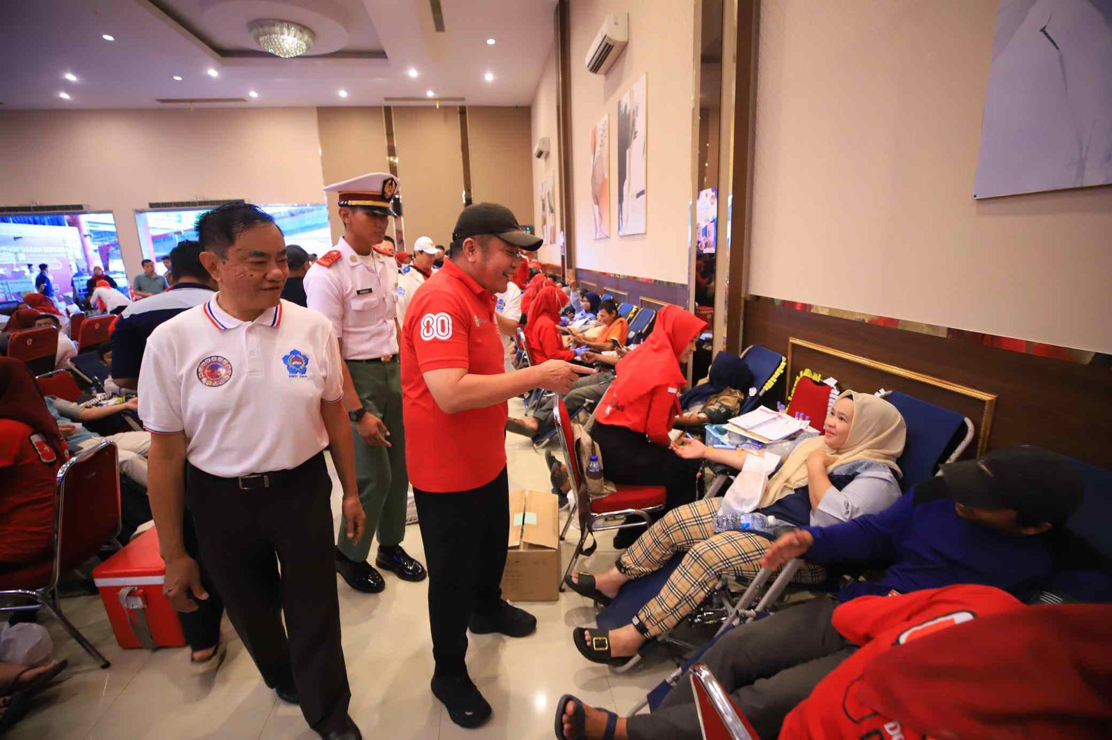 Gubernur Sumsel Dr. H. Herman Deru hadir langsung di lokasi donor darah