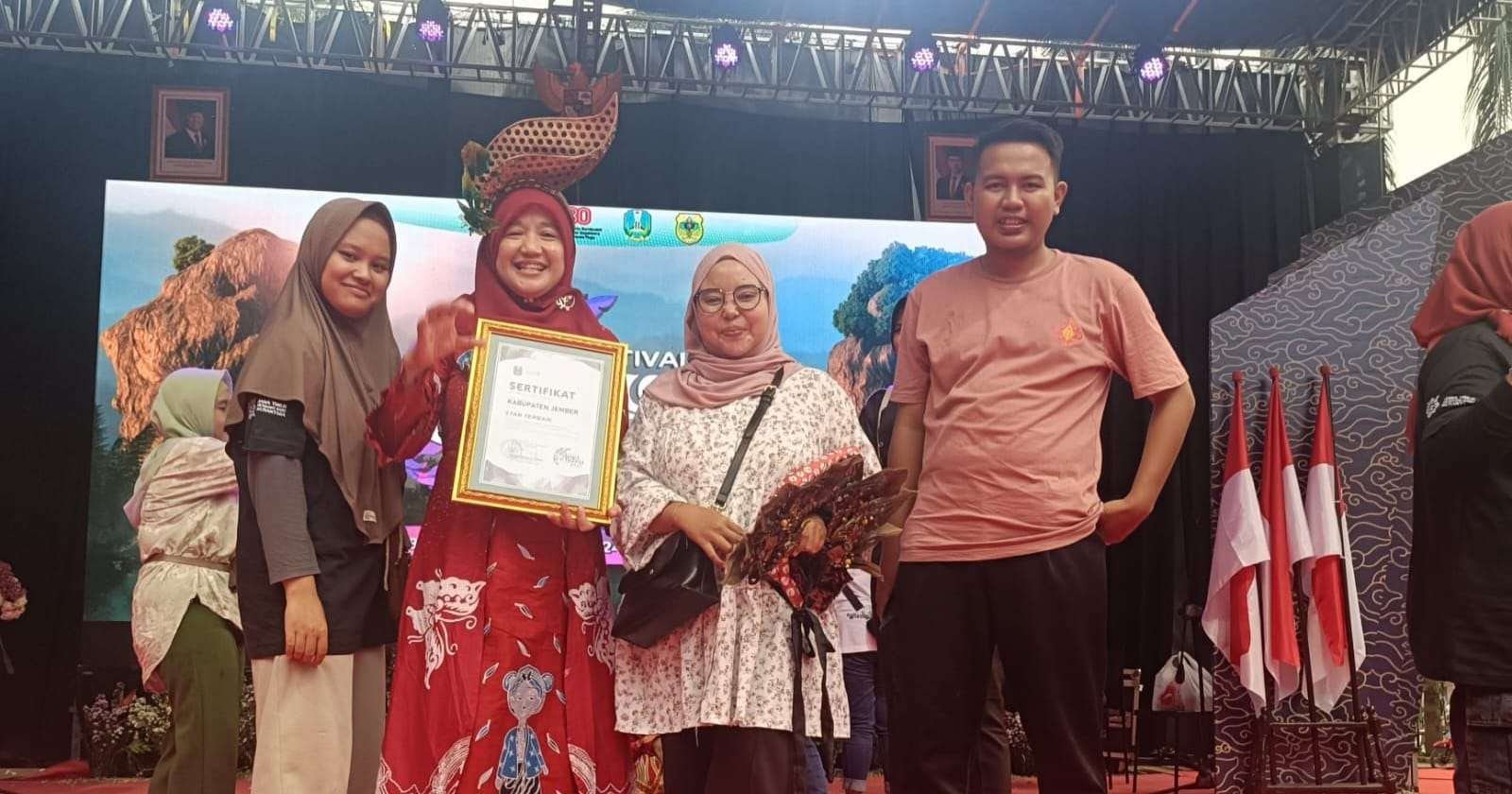 Jember Sabet Penghargaan Stand Terbaik di Festival Dewi Cemara Jawa Timur 2025