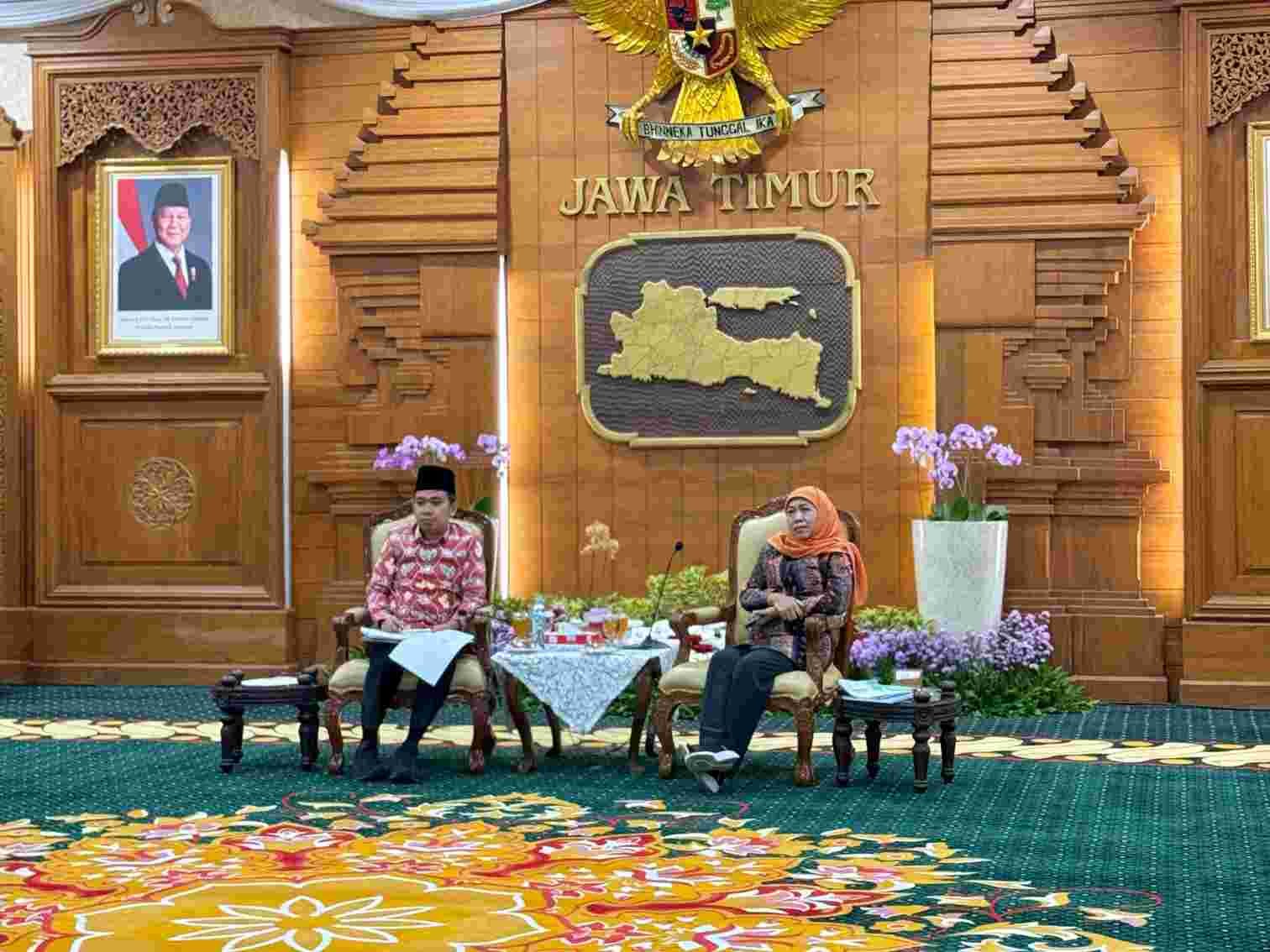 Bupati Jember, Muhammad Fawait (Gus Fawait), bertemu dengan Gubernur Jawa Timur, Khofifah Indar Parawansa, di Gedung Negara Grahadi Surabaya.