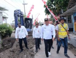 Sidak Betonisasi Bringinbendo, Bupati Subandi : Diharapkan Redam banjir dan Rampung Desember