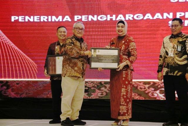 Kepala Dinas PPPA Sumsel Terima Penghargaan dari Mahkamah Agung RI