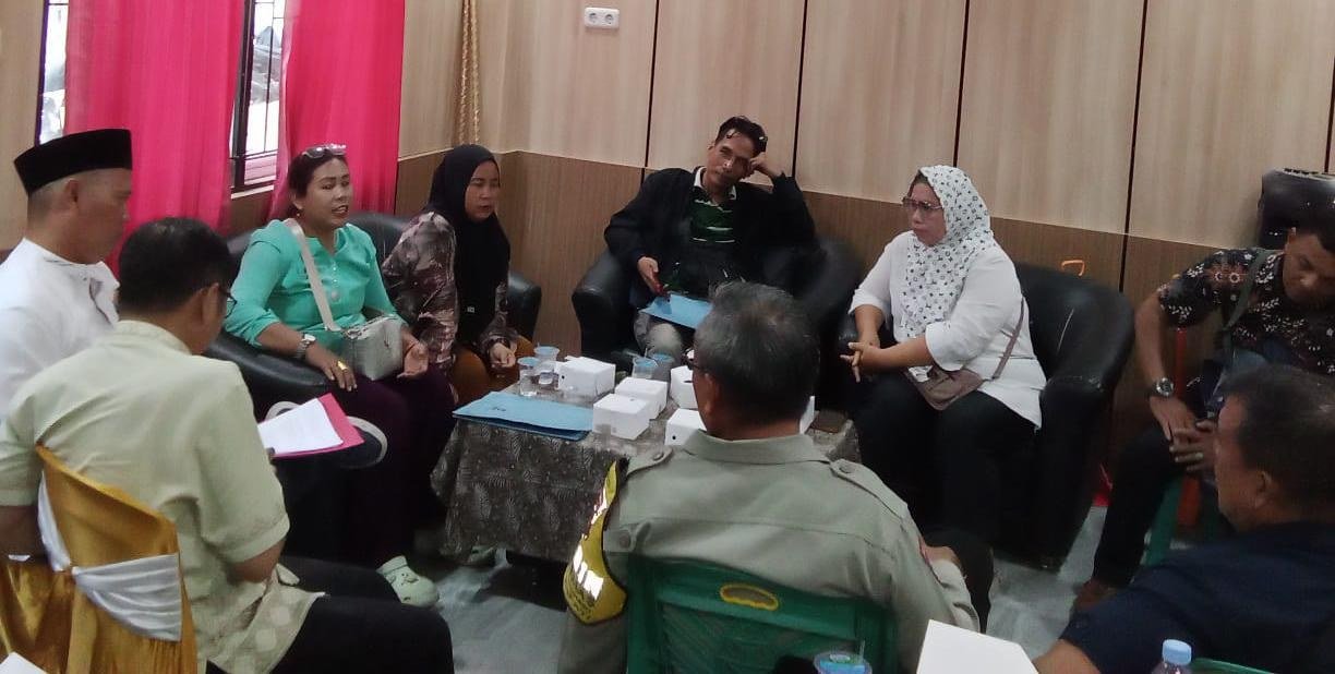 Suasana rapat di Kantor Lurah Kemang Agung, Kecamatan Kertapati,