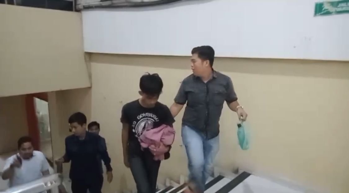 Pelaku saat diamankan di Polrestabes Palembang, Senin (1/9/2025). Foto: ist