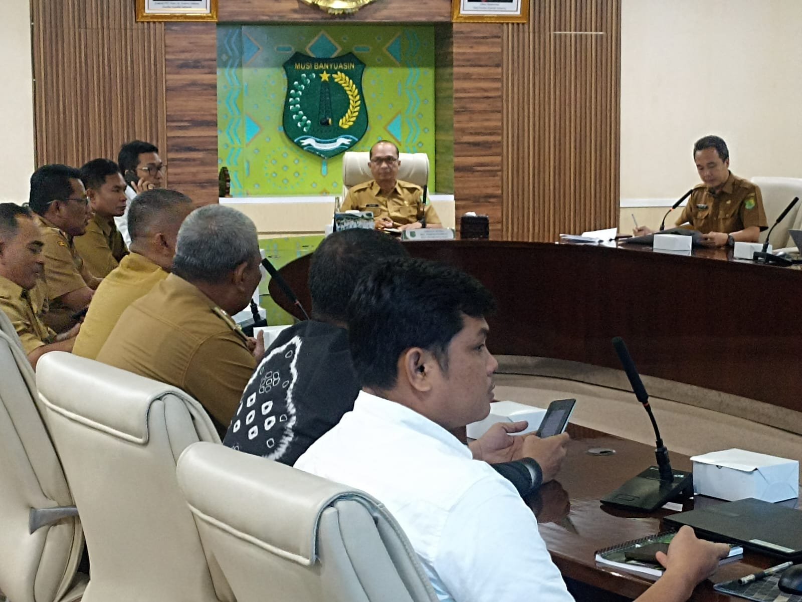 Pemerintah Kabupaten Muba bersama PT PLN (Persero) mematangkan rencana pembangunan jaringan listrik desa tahun 2025 melalui rapat koordinasi di Ruang Rapat Serasan Sekate, Selasa (2/9/2025).