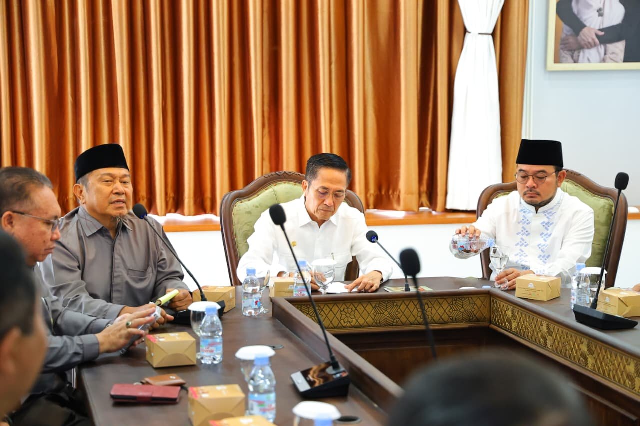 Ketua FKUB Palembang, Imron Rosyidi, saat beraudiensi dengan Wali Kota Palembang Ratu Dewa dan Wakil Wali Kota Prima Salam, di rumah dinas wali kota, Jalan Tasik, Kamis (18/9/2025).