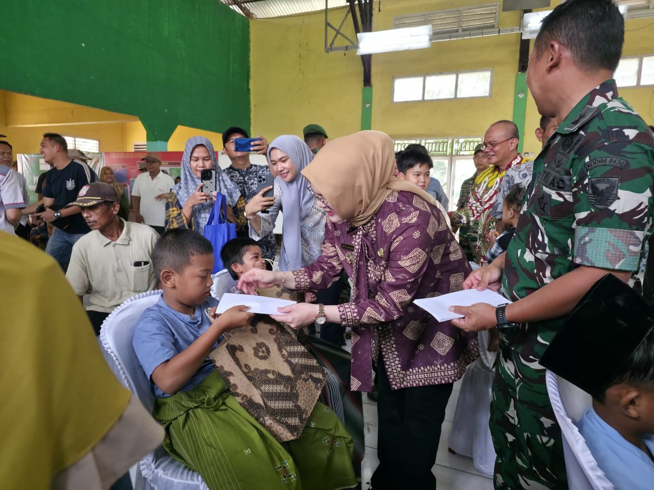 Wabup Netta Hadiri Gerakan Pangan Murah dan Bhakti Sosial TNI