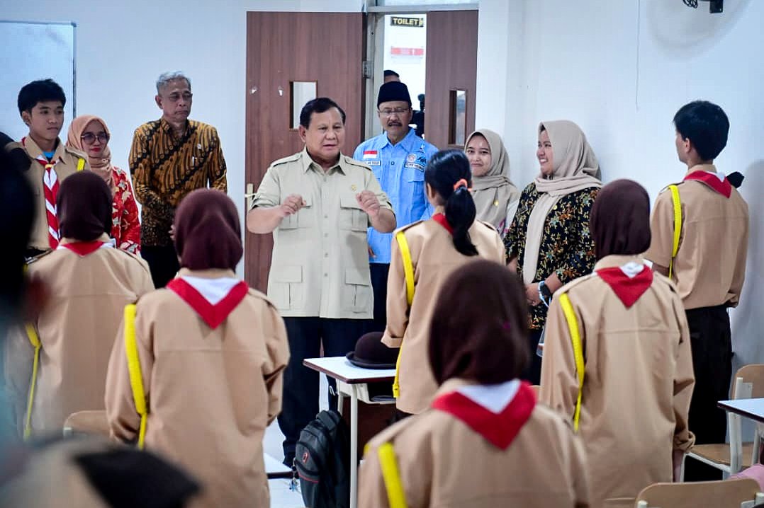 Presiden Prabowo Subianto meninjau Sekolah Rakyat Menengah Atas (SRMA) Margaguna di Jakarta Selatan, pada Kamis, 11 September 2025. (Foto: BPMI Setpres)