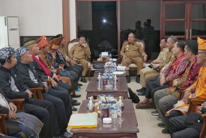 Forum Komunikasi Lembaga Adat (FORKALA) Kabupaten Asahan melakukan audiensi dengan Bupati Asahan, Taufik Zainal Abidin