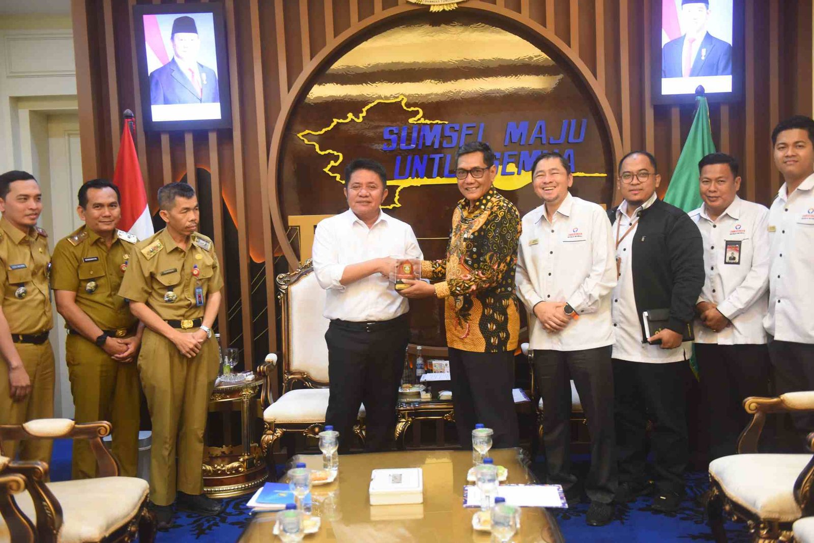 Pimpinan Pusat Ombudsman RI, Dr. Johannes Widjiantoro dalam kunjungan kerja ke Gubernur Sumsel, H. Herman Deru, Senin (8/9/2025).