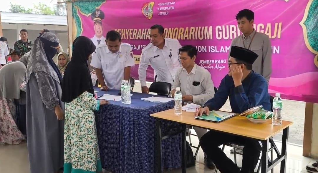 Penyaluran Insentif bagi para guru ngaji di Kabupaten Jember