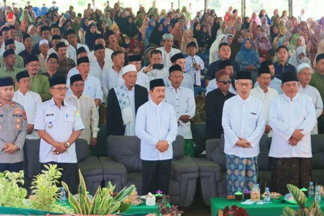 Wabup Rohman Bersama Santri dan Warga Rayakan Khotmil Qur’an, Maulidurrosul, dan Haul Masyayikh ke-XV di Ponpes Al-Hidayat Al-Qur’aniyyah Walisongo