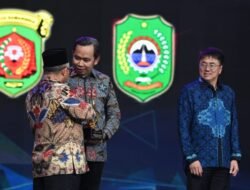 Peduli Kesehatan dan Pendidikan, Bupati Jember Gus Fawait Raih Penghargaan dari KompasTV