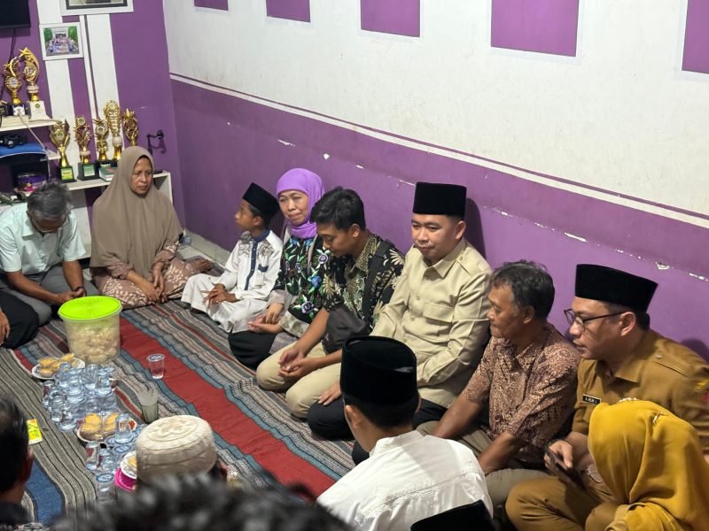 Bupati Jember Gus Fawait dan Gubernur Jatim Kunjungi Keluarga Korban Kecelakaan RS Bina Sehat