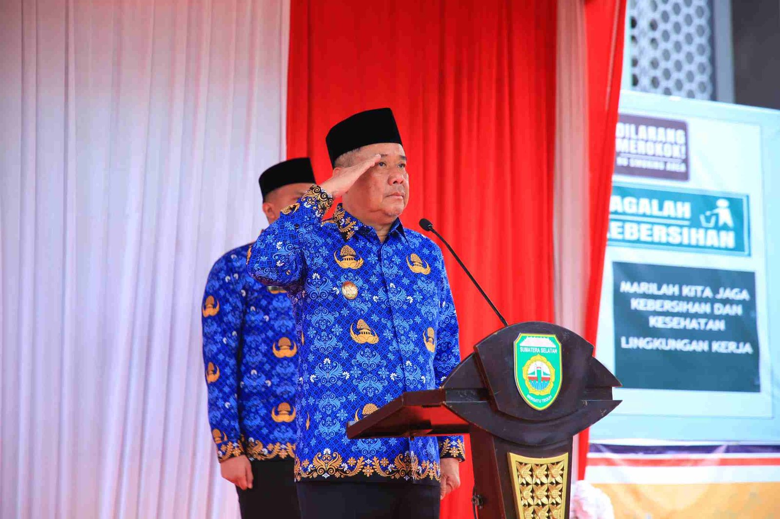 Wakil Gubernur Sumsel, H. Cik Ujang, saat memimpin apel gabungan rutin ASN Pemprov Sumsel di halaman Kantor Gubernur, Rabu (17/9/2025).