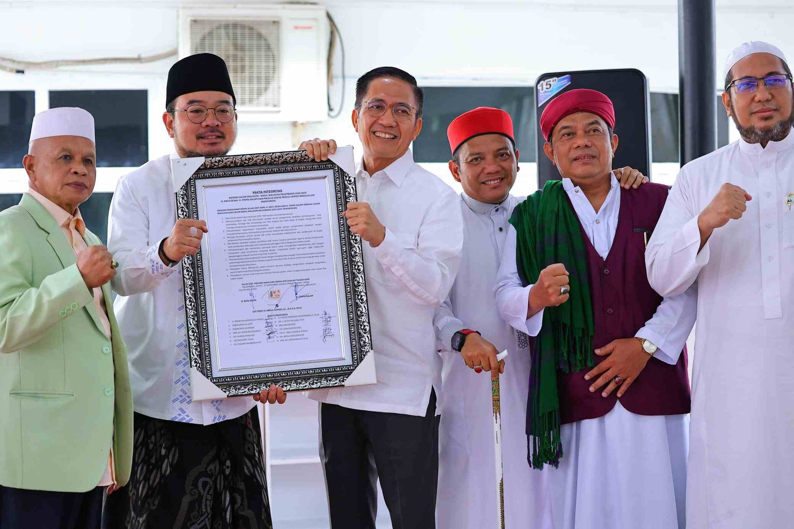 Wali Kota Palembang, Drs. H. Ratu Dewa bersama Wakil Wali Kota, Prima Salam, menerima silaturahmi Majelis Asaatidz Peduli Umat Rosulullah