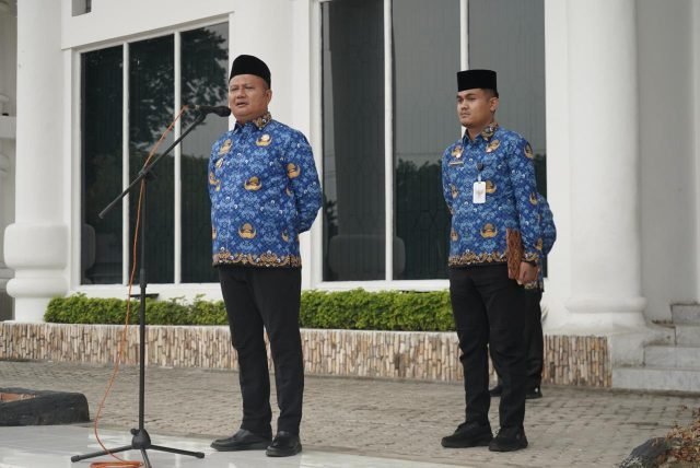 Wakil Bupati Asahan, Rianto saat memimpin Upacara Hari Kesadaran Nasional Bulan September 2025