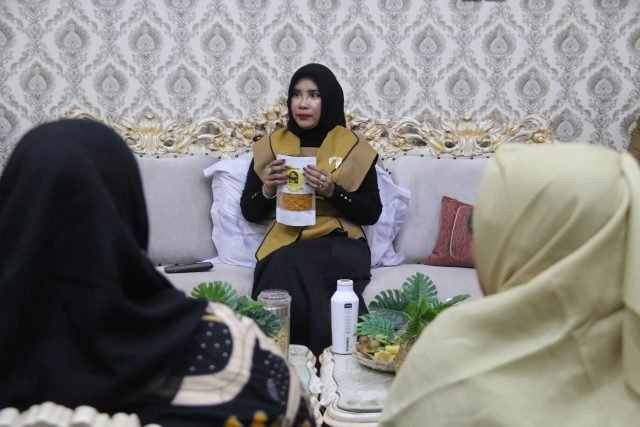 Sekitar 30 ibu-ibu pegiat UMKM asal Kelurahan Geluran, Kecamatan Taman, berkunjung ke rumah dinas Wakil Bupati (Wabup) Sidoarjo, Hj. Mimik Idayana, Senin (22/9/2025).