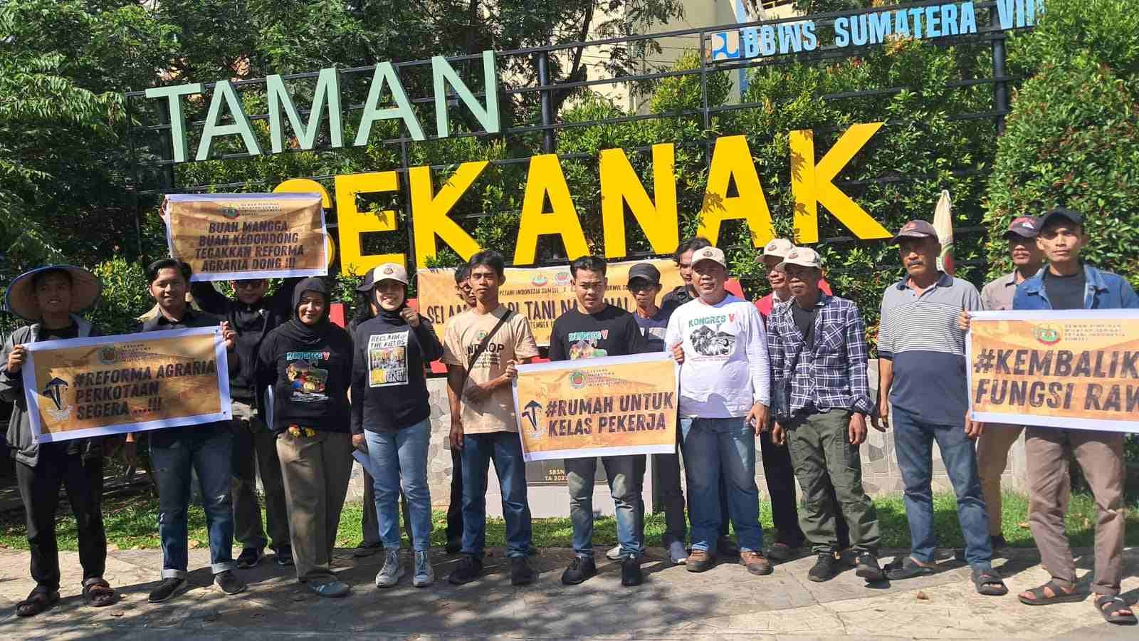DPW SPI Sumatera Selatan dan Gema Petani Sumsel, serta seluruh DPC SPI Se Sumatera Selatan, melaksanakan Aksi Teatrikal