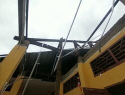 Atap SMP Negeri 39 Gandus Ambruk Diterjang Puting Beliung, Diknas Palembang Langsung Turun ke Lapangan