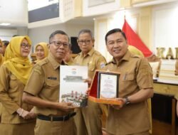 Sebanyak 10 OPD dan 4 Kecamatan Terima Piagam Penghargaan Pengelolaan Kearsipan