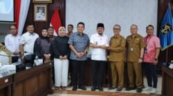 Wakil Wali Kota Palembang, Prima Salam, melakukan kunjungan kerja ke Pemerintah Kota Surabaya, Selasa (30/9/2025)