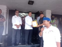 Puluhan Massa Protes Penebangan Pohon di Kawasan Abdul Rozak