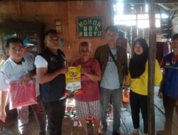Bantu Lansia di Kertapati, Neng Muhaibah : Ini Wujud Kepedulian Gubernur Kepada Warganya
