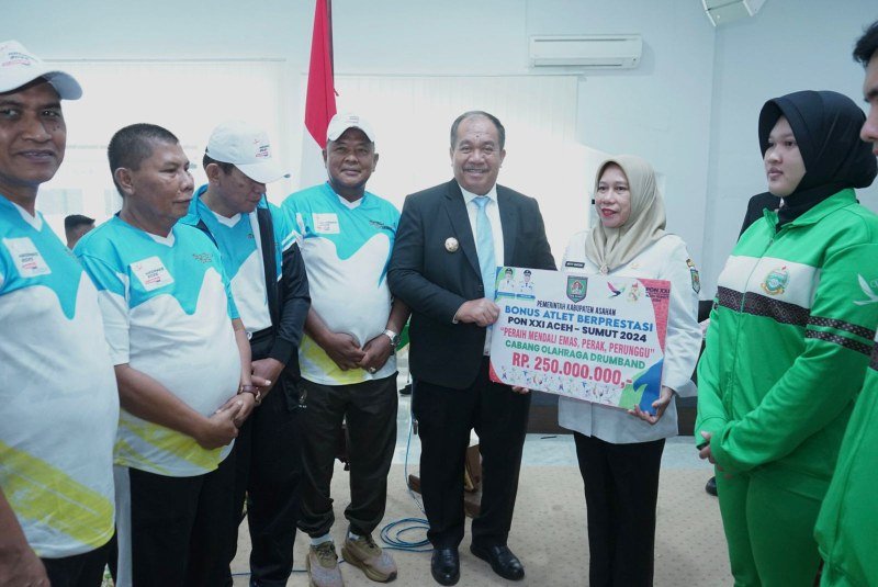 Insan Olahraga Berprestasi PON Aceh-Sumut 2024 Raih Penghargaan dari Bupati Asahan