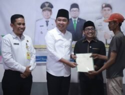 Bupati Jember Gus Fawait Serahkan 1.000 Sertifikat Tanah kepada Warga Silo