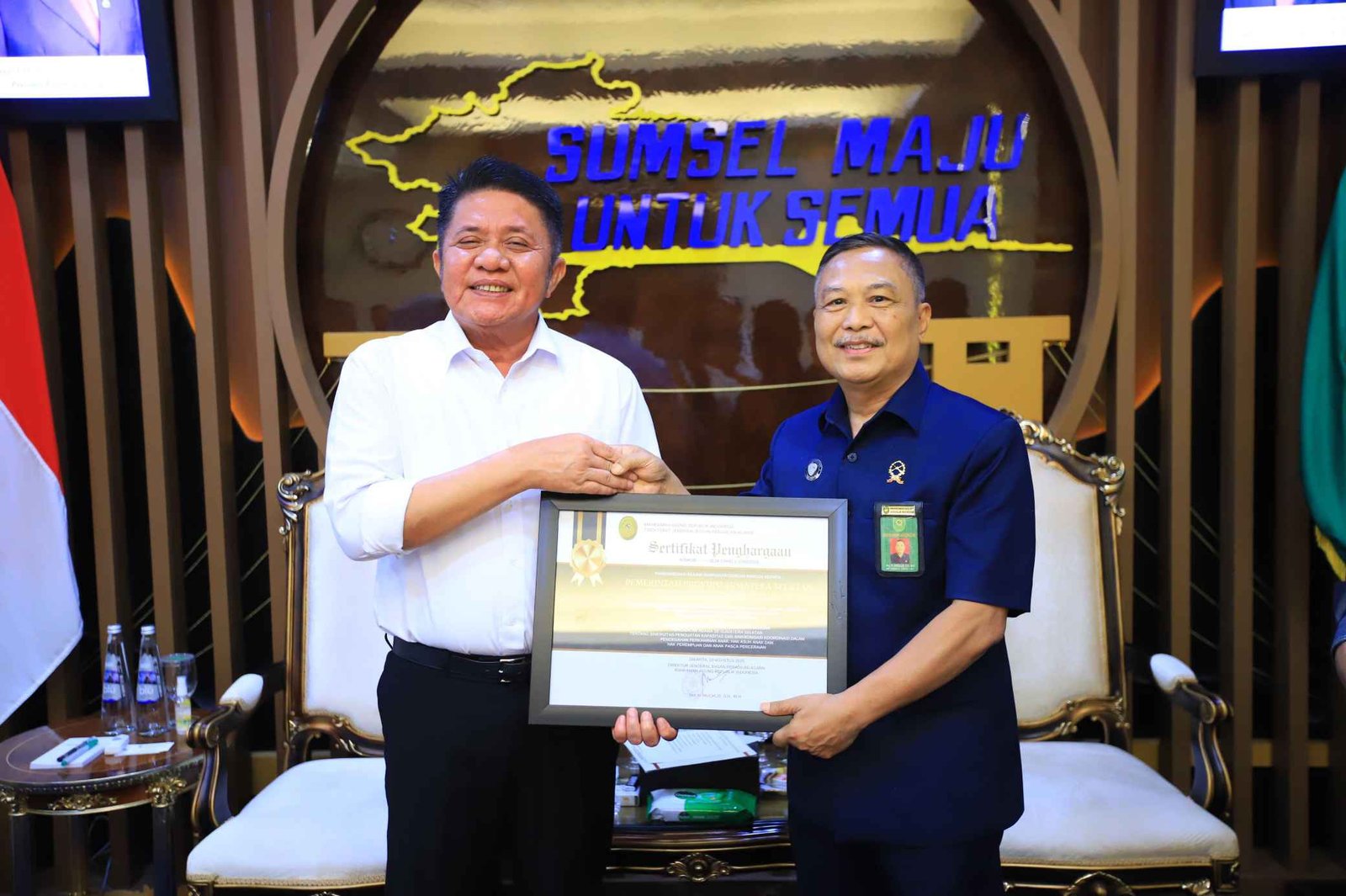 Gubernur Herman Deru menerima penghargaan dari Direktorat Jenderal Badan Peradilan Agama Mahkamah Agung (Dirjen Badilag MA) RI