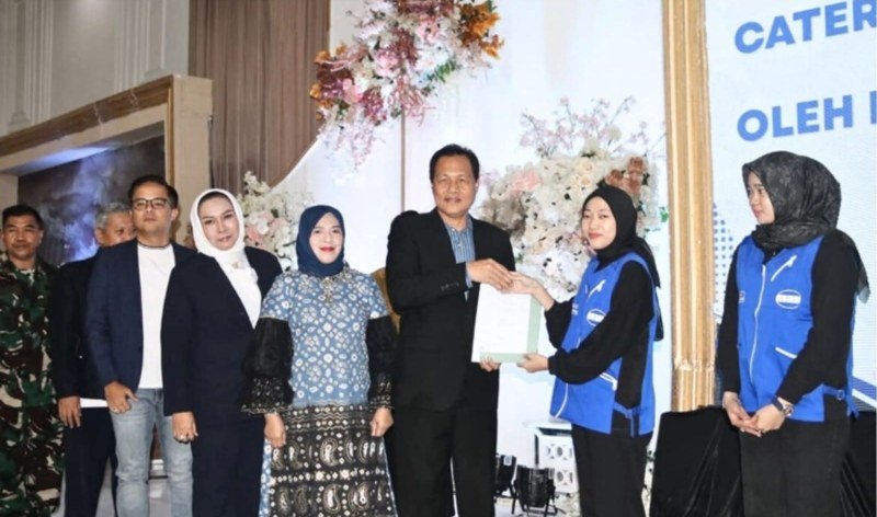 Bupati Muara Enim, H. Edison membuka pelatihan tenaga Satuan Pelayanan dan Pemenuhan Gizi